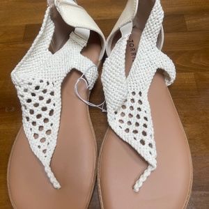 Torrid Sz 11 Crochet Cream/Off White  Thong Sandals Zippered Back Flats  NEW